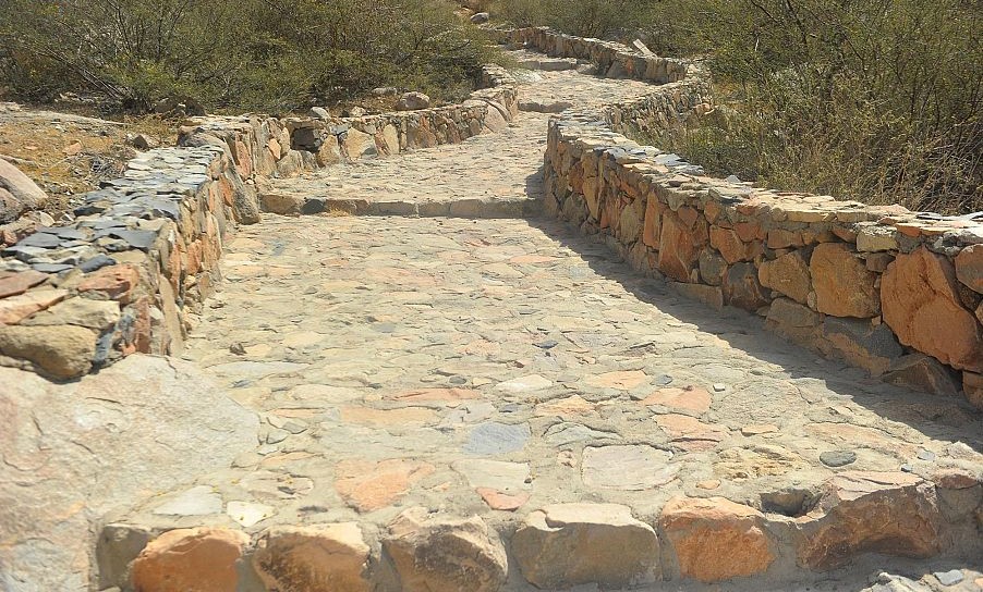 درب “الجمالة” الحجري .. طريق قديم اختصر المسافة بين مكة المكرمة والطائف
