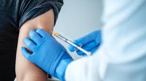 الصحة: تطعيم 98% من الممارسين الصحيين العاملين في مراكز اللقاح بالمملكة