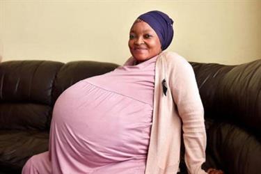 امرأة تحقق رقما قياسيا بوضعها 10 مواليد في جنوب إفريقيا