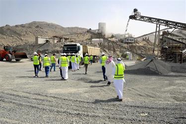 “الصناعة” تطلق مبادرة لتدريب وتوظيف 1.4 ألف شاب سعودي في محاجر البناء