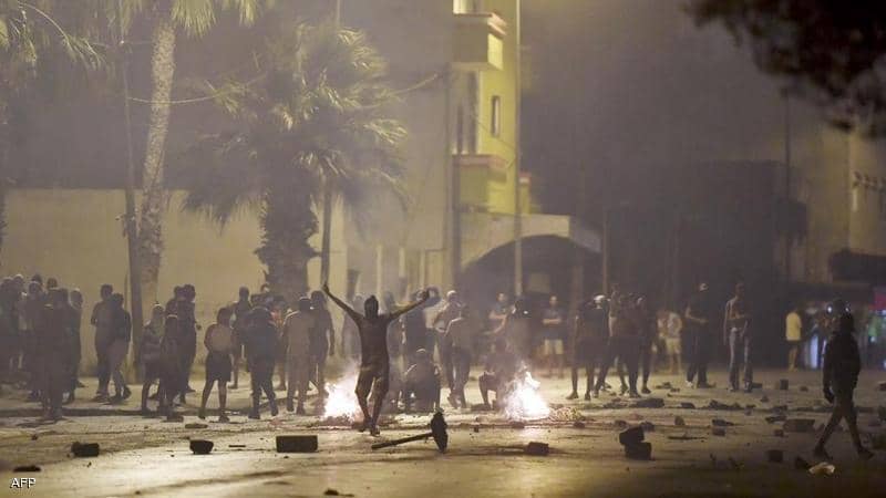 تونس.. ليلة عنيفة من المواجهات بين شبان ورجال الشرطة