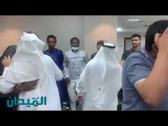 سعود الصقيه رئيس أعضاء الشرف بـ”الطائي” يهنئ اللاعبين بعد صعودهم لدوري المحترفين