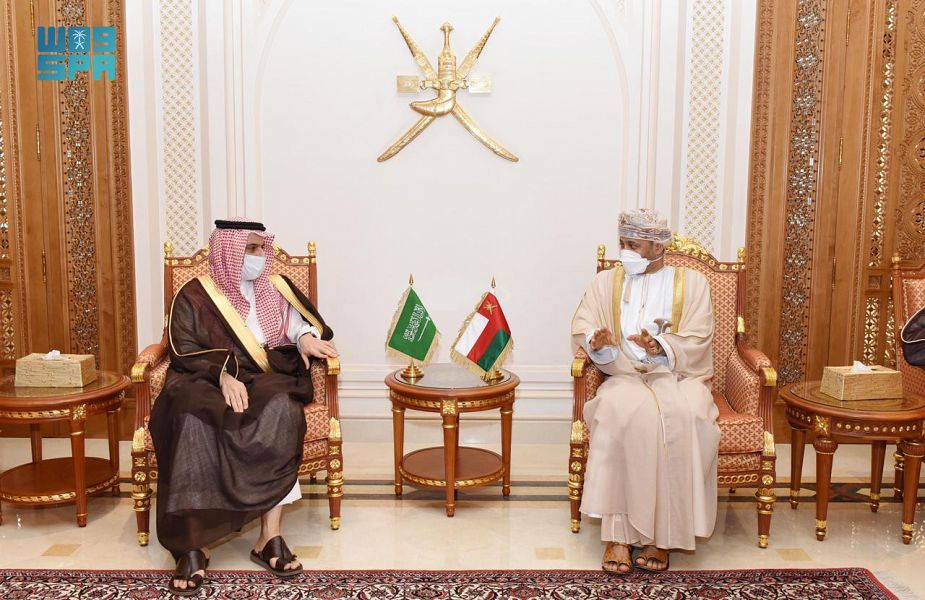 وزير الخارجية يلتقي وزير خارجية سلطنة عُمان