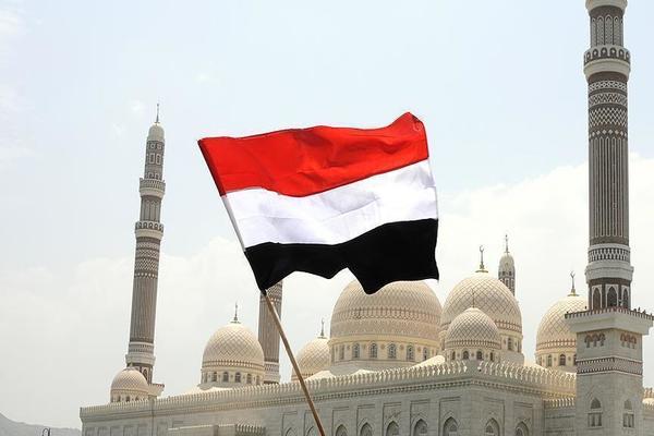 السفير البريطاني لدى اليمن يؤكّد استمرار بلاده في مساعيها لإحلال السلام