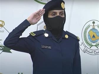 لأول مرة.. جندية تقدم المؤتمر الصحفي لقوات أمن الحج (فيديو)