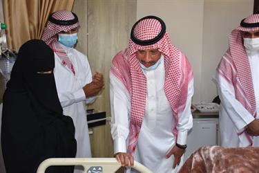 شاهد.. سفير المملكة بالأردن يطمئن على الحالة الصحية لطفل سعودي مبتعث من ذوي الاحتياجات الخاصة
