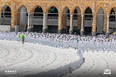 وقف تصاريح الصلاة في المسجد الحرام اعتبارًا من الغد