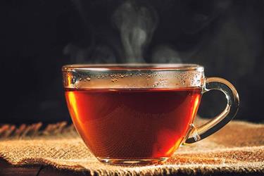 مختص يرد على مقولة “الشاي يكسر الحديد” ويقدم حلولاً بديلة