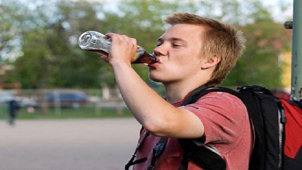 إليك 6 طرق تساعدك في التخلص من إدمان المشروبات الغازية