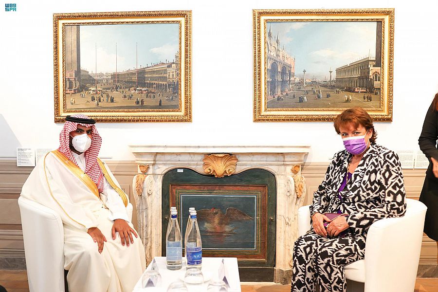 الأمير بدر بن عبدالله بن فرحان يلتقي بوزيرة الثقافة الفرنسية