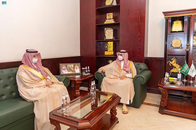 الأمير فيصل بن نواف بن عبدالعزيز يستعرض مع رئيس جامعة الجوف خطة العام الجامعي الجديد