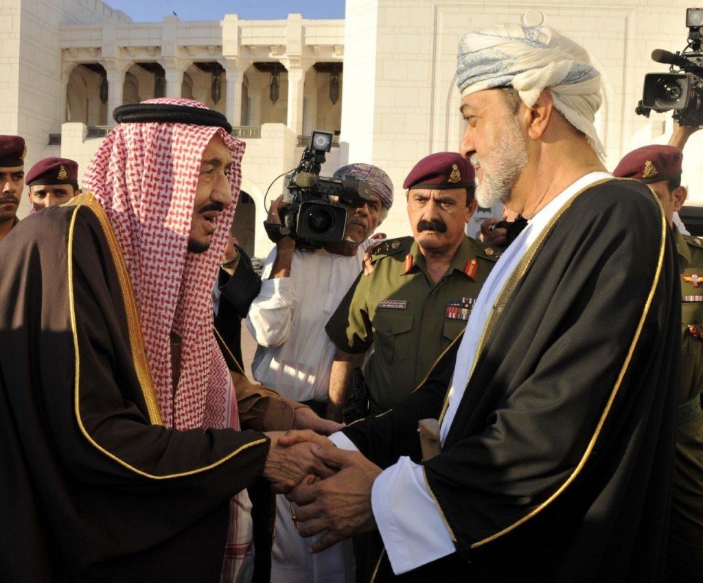 سلطان عمان يزور المملكة تلبية لدعوة من خادم الحرمين الشريفين