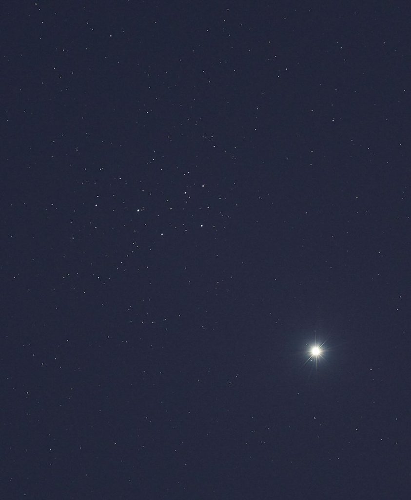 فلكية جدة: تشهد سماء الوطن العربي بعد غروب شمس اليوم كوكب الزهرة أمام حوالي 60 نجماً