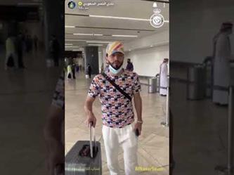 لحظة وصول محترف النصر “مشاريبوف” إلى الرياض