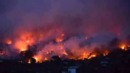 اندلاع حريق جديد قرب العاصمة اليونانية وإغلاق طرق رئيسة