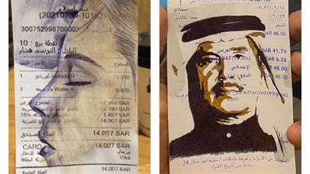 فنان تشكيلي سعودي يستغل موهبته في تحويل الفواتير للوحات فنية (صور)
