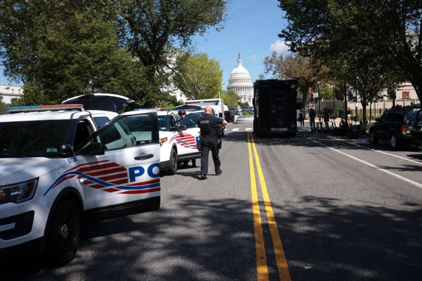 اشتباه في وجود قنبلة داخل شاحنة أمام مبنى الكونجرس