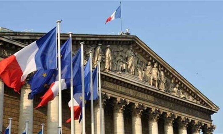 المحكمة الدستورية في فرنسا تؤيّد فرض التصريح الصحي