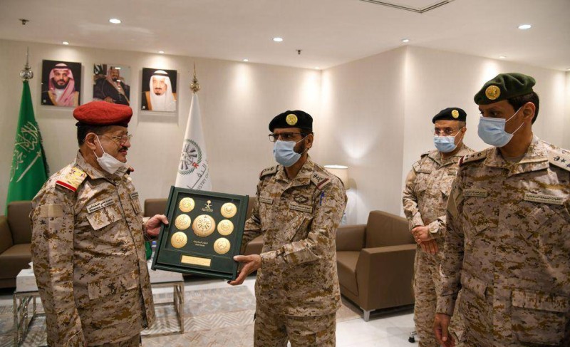 نائب رئيس «الأركان» قائد القوات المشتركة المكلّف يستقبل وزير الدفاع اليمني