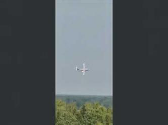 ​لحظة سقوط طائرة عسكرية روسية بعد اشتعال النيران في محركها