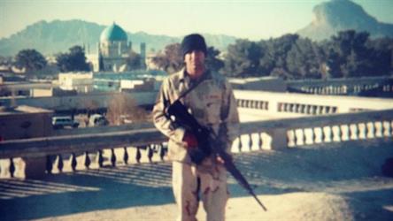 قصة أفغاني فر من بلاده ثم عاد إليها كمحارب أمريكي (فيديو)