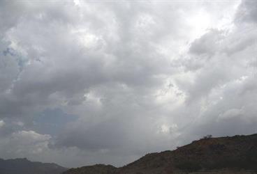 “الأرصاد”: أمطار رعدية ورياح نشطة على بعض مناطق المملكة.. وضباب وأتربة مثارة في أخرى