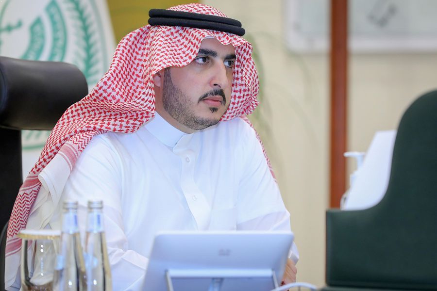 أمير منطقة الجوف يتسلّم نسخة من الهوية الجديدة للبريد السعودي “سبل”
