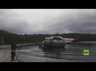 استخراج هليكوبتر منكوبة من بحيرة في روسيا