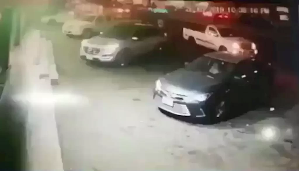 جريمة تهز تبوك.. يسرق سيارة من أمام منزل صاحبها ويقتل مواطنًا حاول اعتراضه (فيديو)