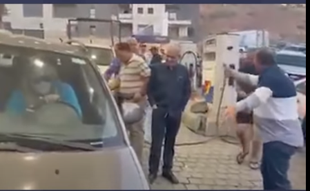 لبناني يتنكر في زي امرأة لتعبئة سيارته بالوقود (فيديو)