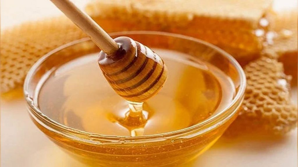 ناشط بيئي: العسل قد يسبب السرطان في هذه الحالة (فيديو)