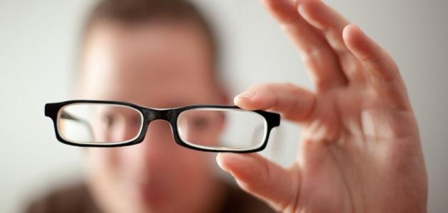هذه النظارات تُدمر شبكية العين وتسبب مشكلات بالنظر.. احذرها