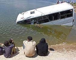 في واقعة مأساوية.. سقوط حافلة ركاب في نهر النيل بمصر.. وتحرك عاجل لانتشال الضحايا
