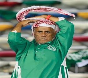 عاطي الموركي.. رجل استثنائي يظهر مع المنتخب الوطني منذ 1984 حتى الآن (فيديو)