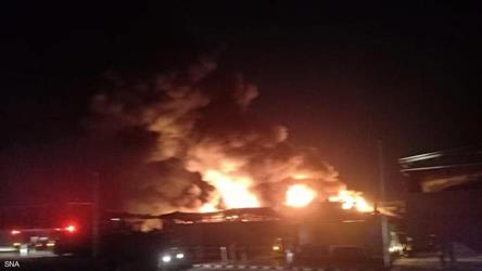 مصر.. حريق ضخم بمصنع كيماويات في الإسماعيلية
