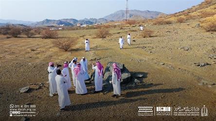 دارة الملك عبد العزيز تقوم باستقصاء ميداني لتحديد موقع سوق “حباشة التاريخي” (فيديو وصور)