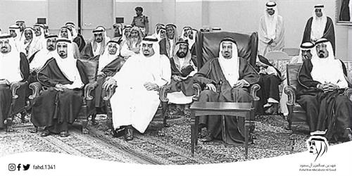 صورة نادرة تجمع 3 ملوك للمملكة وأميرين خلال إحدى المناسبات في الشرقية