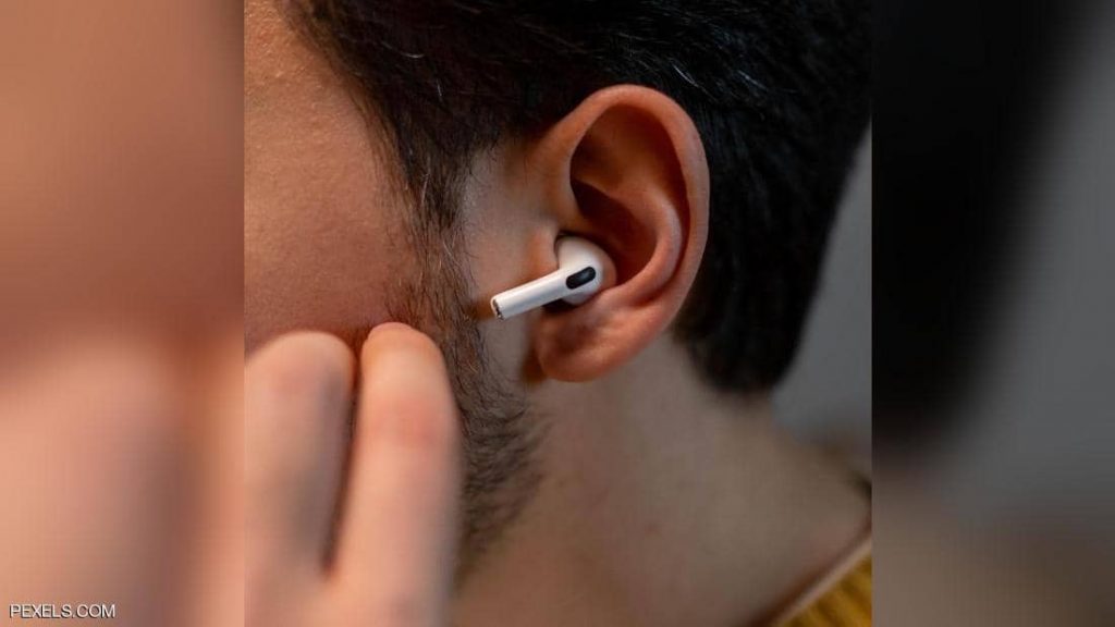 أضرار خطيرة لاستخدام سماعات الأذن طويلا