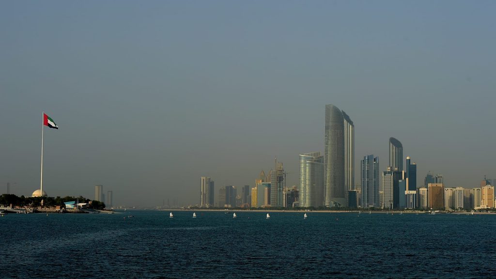 الإمارات: تأثر طقس أبوظبي بإعصار شاهين اعتبارًا من الأحد وحتى الثلاثاء المقبل 