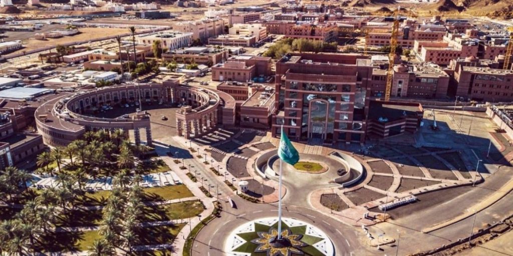 جامعة طيبة عن توجيه عضوة هيئة تدريس عبارات غير لائقة للطالبات: نتخذ إجراءات نظامية