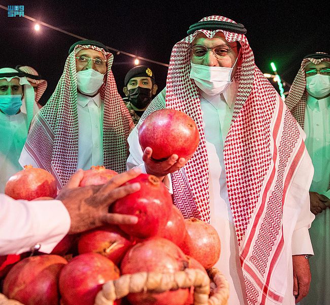 فيصل بن مشعل: مهرجان رمان القصيم يحول المنطقة إلى “سلة غذاء المملكة” (صور)