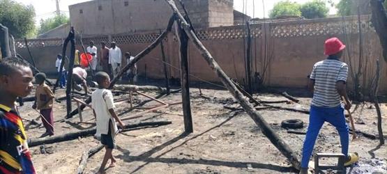وفاة 28 طفلاً نتيجة حريق في مدرسة من القش في النيجر (صور)