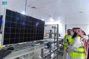 تدشين أكبر مصنع لإنتاج ألواح الطاقة الشمسية بالشرق الأوسط في تبوك
