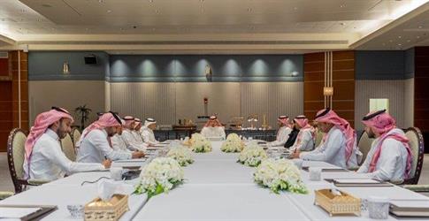“المسحل” يعقد اجتماعًا مع الأعضاء السعوديين في لجان الاتحاد الآسيوي