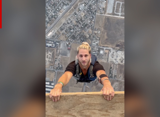 لحصد ملايين المشاهدات.. مغامر أمريكي يقفزة من حافة منطاد هواء على ارتفاع 6 آلاف قدم (فيديو) 