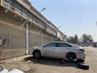 عمالة وافدة تحول سياراتها إلى ورش متنقلة داخل الأحياء السكنية في جدة