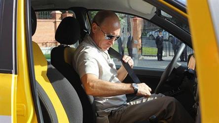 بوتين يكشف قصة عمله سائق تاكسي
