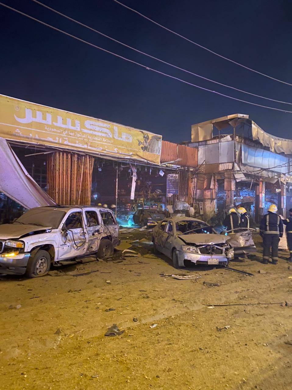 الدفاع المدني: حالتا وفاة و إصابة 7 مدنيين وأضرار مادية جراء سقوط المقذوف علي جازان