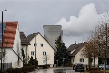 ألمانيا تغلق ثلاثا من محطاتها النووية الست الباقية