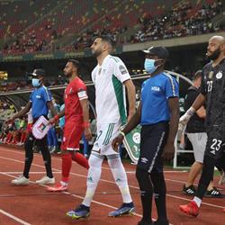 مبولحي وبن دبكة يتعرضان لخسارة قاسية مع الجزائر في كأس الأمم الإفريقية (فيديو وصور)